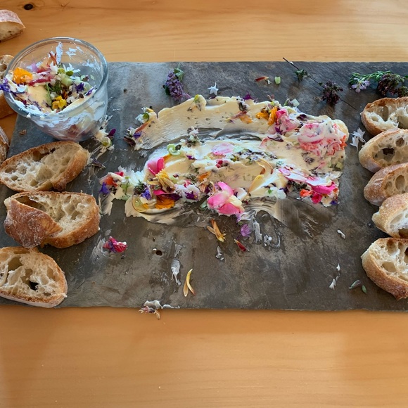 Meet your Posher, Eileen - Picture 4 of 4